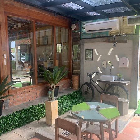 Kampung Lawasan Heritage Cottage Maguwo Екстериор снимка