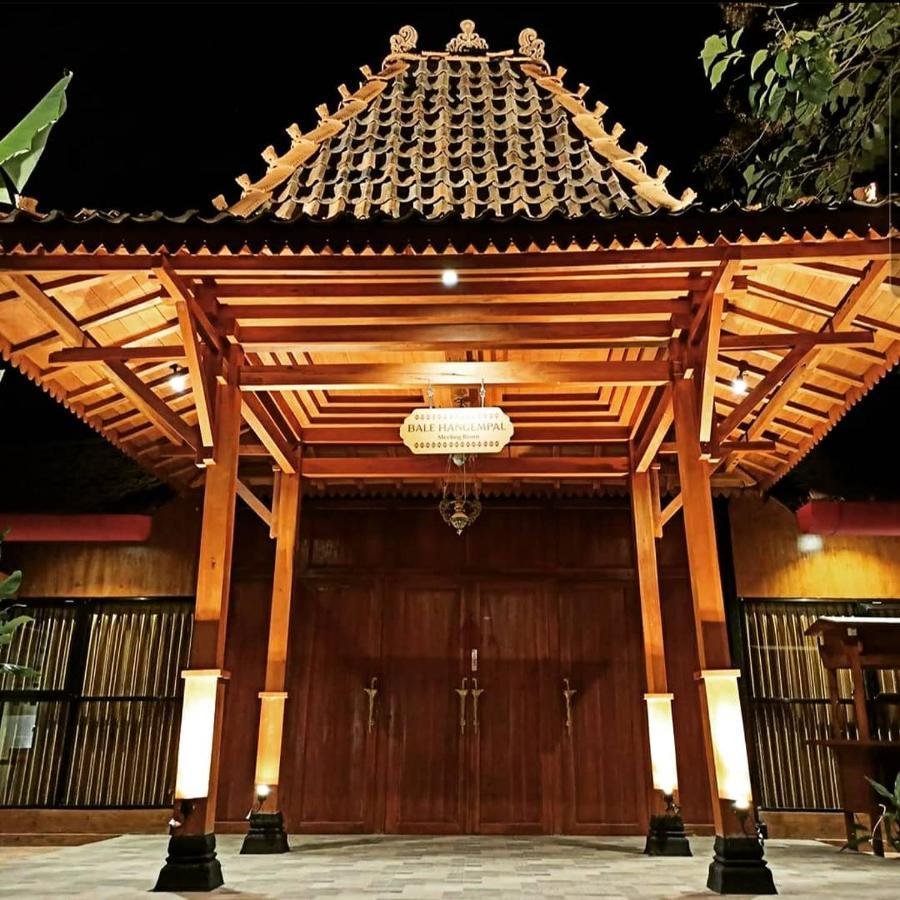 Kampung Lawasan Heritage Cottage Maguwo Екстериор снимка