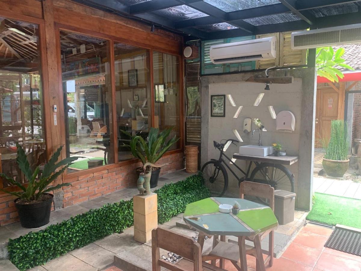 Kampung Lawasan Heritage Cottage Maguwo Екстериор снимка