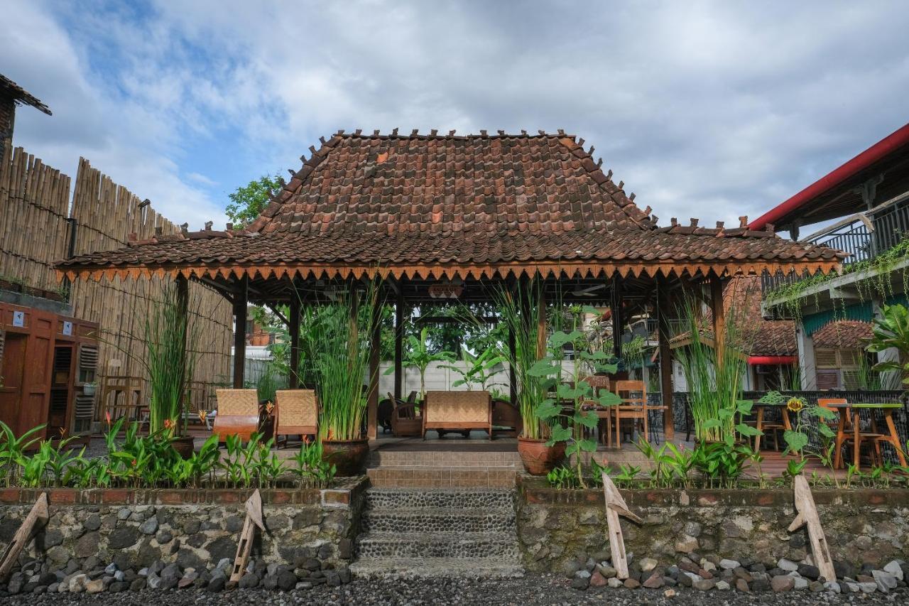Kampung Lawasan Heritage Cottage Maguwo Екстериор снимка