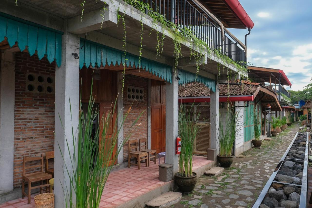 Kampung Lawasan Heritage Cottage Maguwo Екстериор снимка