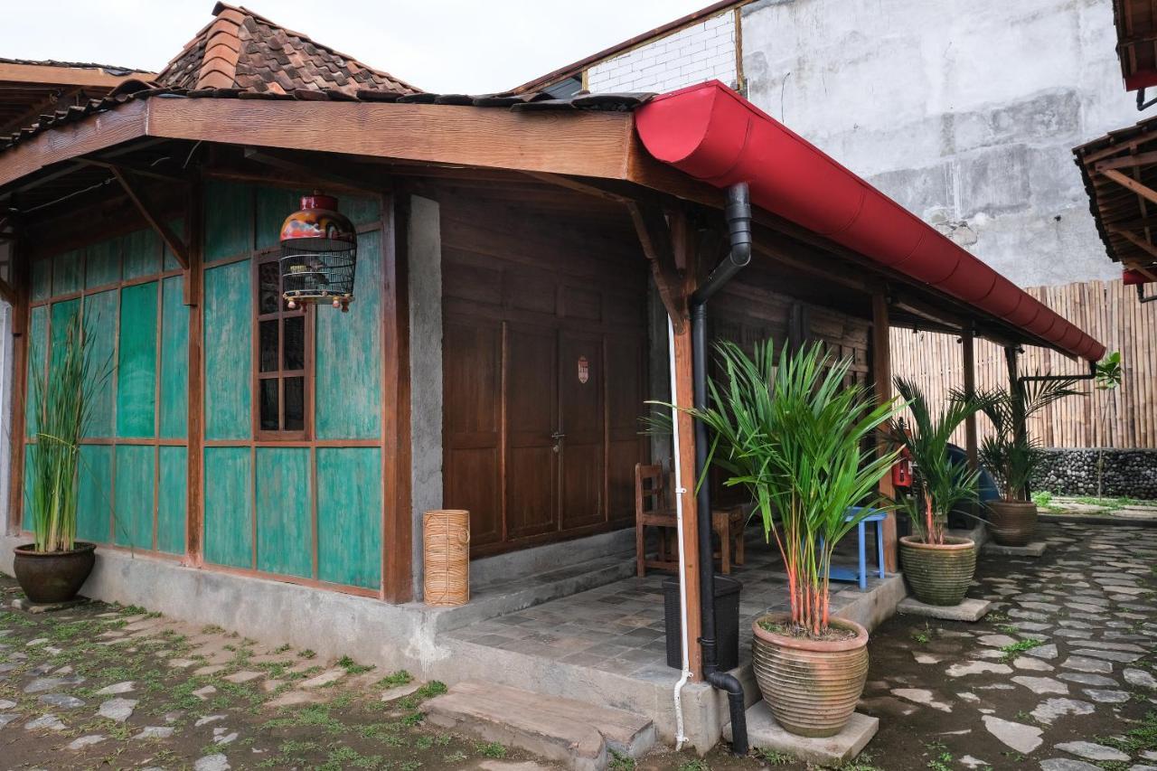 Kampung Lawasan Heritage Cottage Maguwo Екстериор снимка