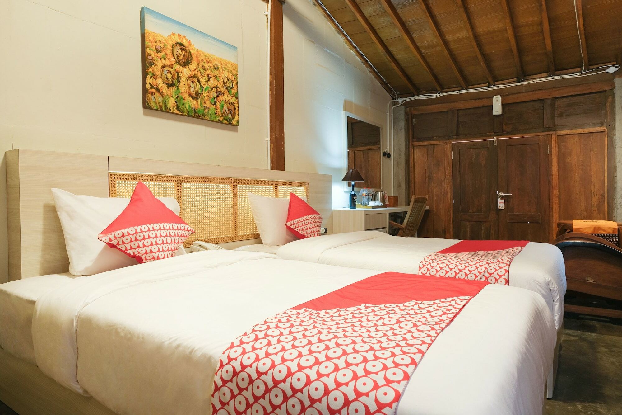 Kampung Lawasan Heritage Cottage Maguwo Екстериор снимка