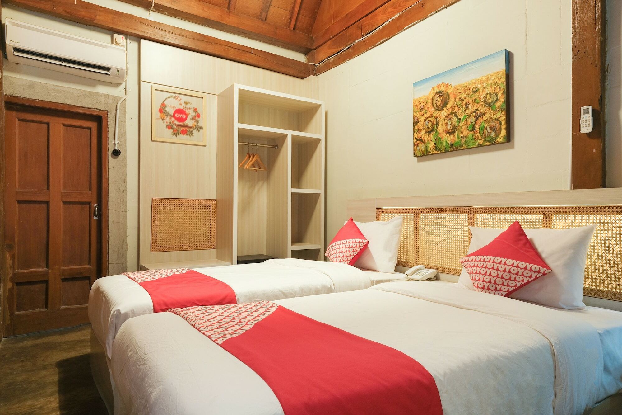 Kampung Lawasan Heritage Cottage Maguwo Екстериор снимка