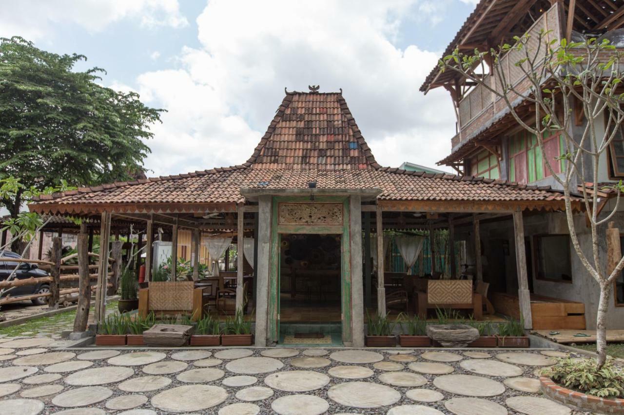 Kampung Lawasan Heritage Cottage Maguwo Екстериор снимка